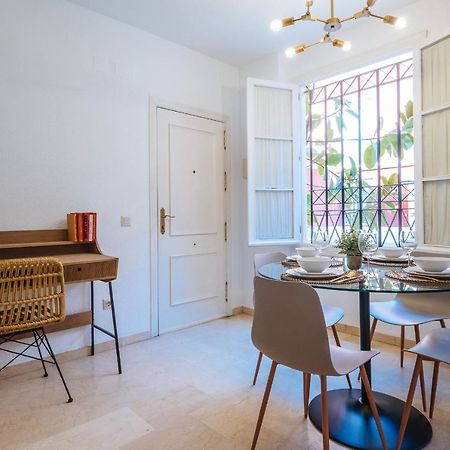Lirio Suite Apartment - Private Parking Included Севилья Экстерьер фото