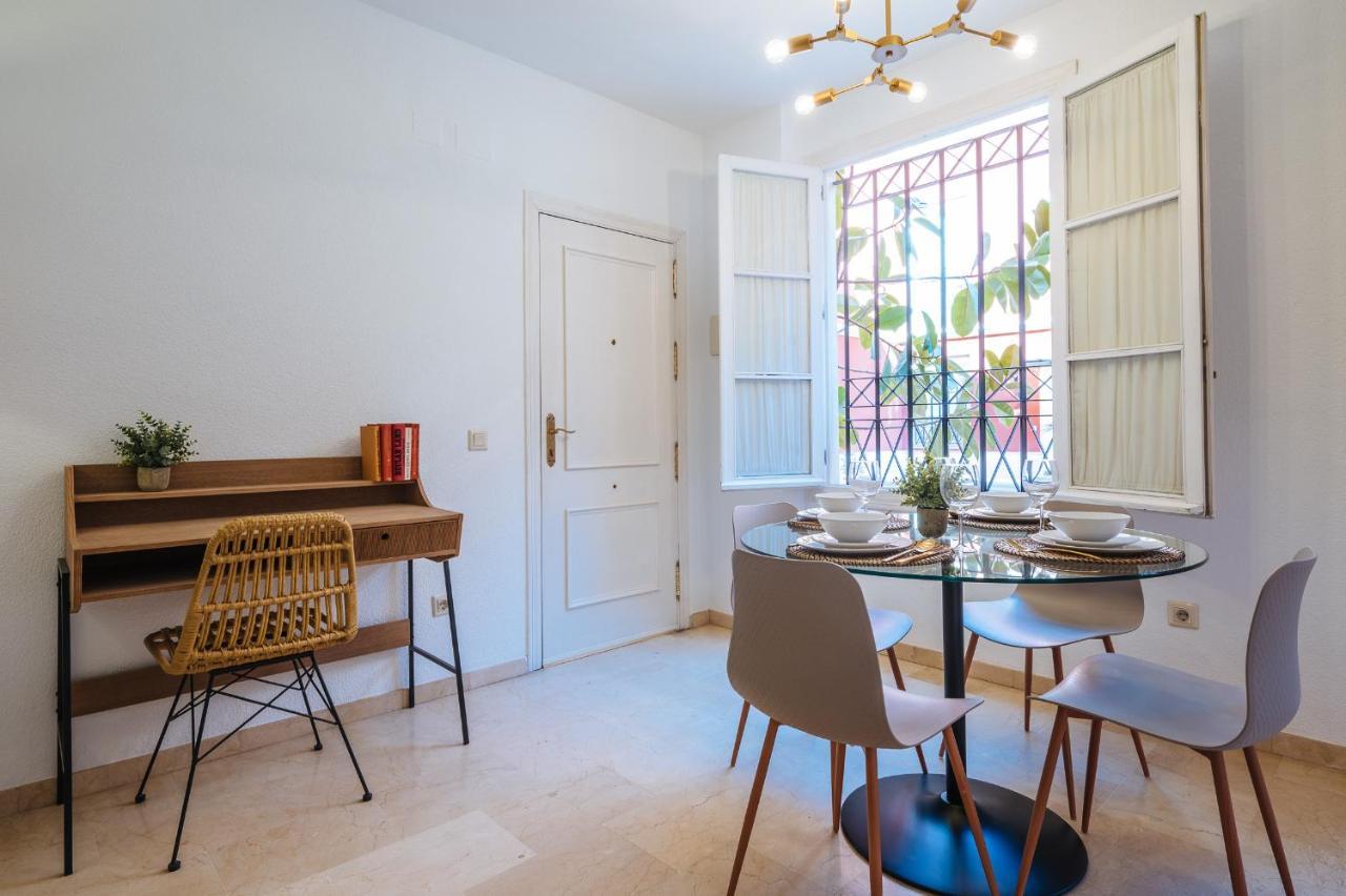 Lirio Suite Apartment - Private Parking Included Севилья Экстерьер фото