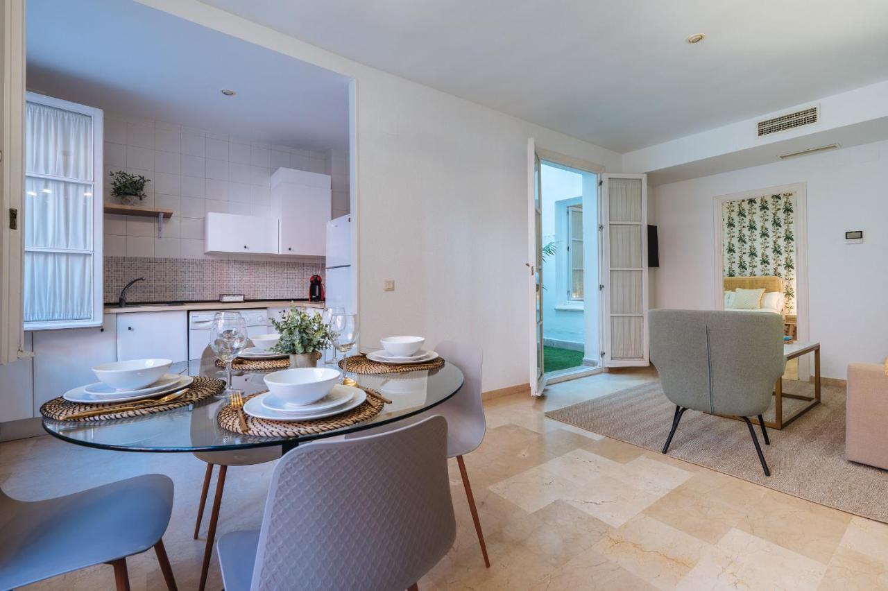 Lirio Suite Apartment - Private Parking Included Севилья Экстерьер фото