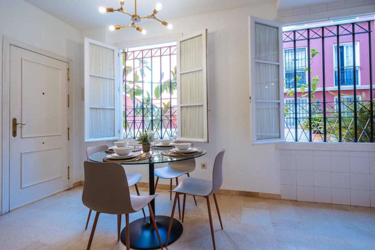 Lirio Suite Apartment - Private Parking Included Севилья Экстерьер фото